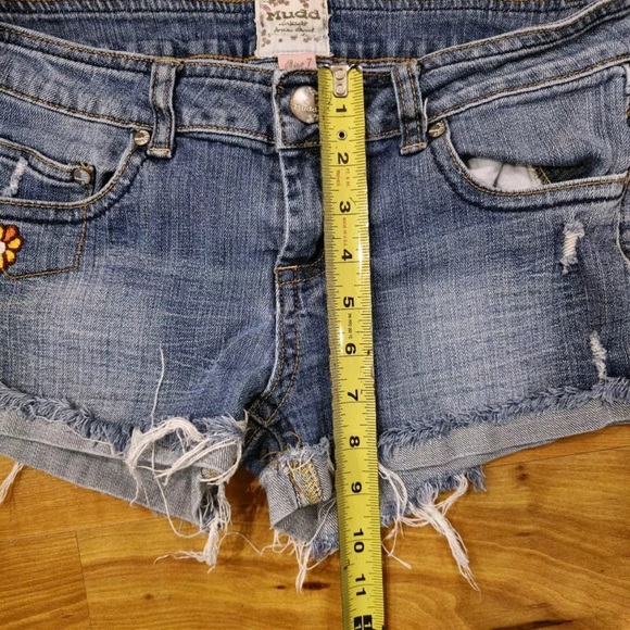 VTG Y2k Mudd Jeans Size 7 Blue Denim Cut-Off Shorts Flower Peace Sign - Picture 5 of 6